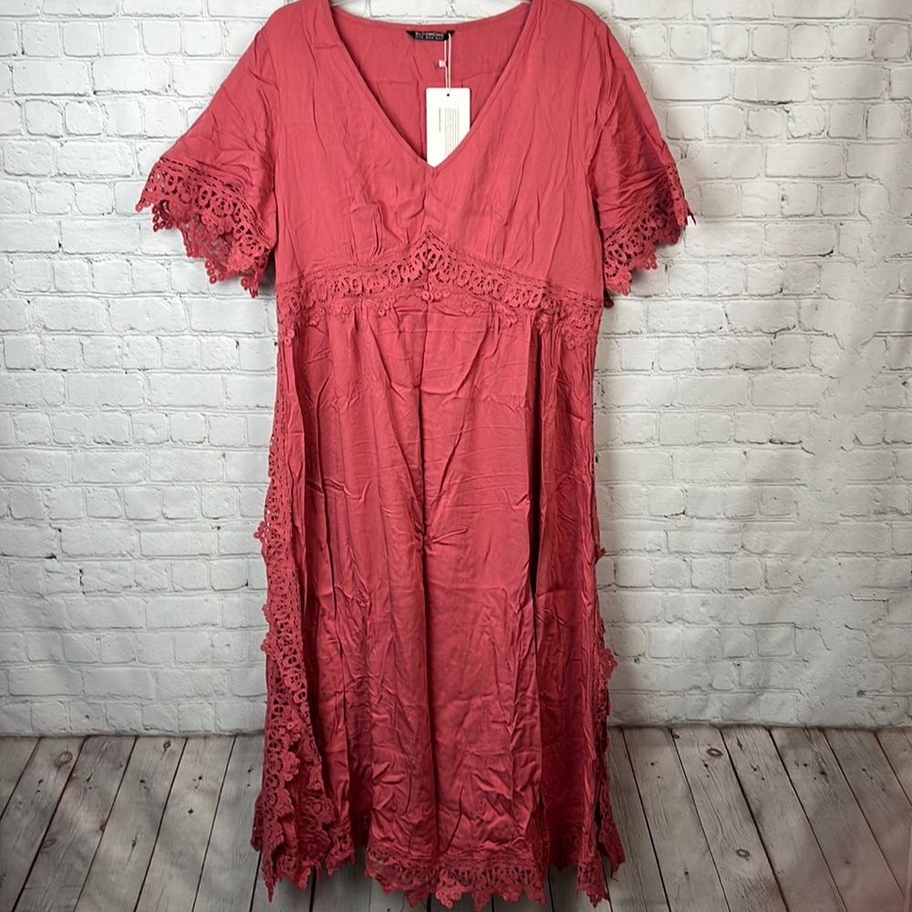 BloomChic Coral Midi Dress with Lace Trim